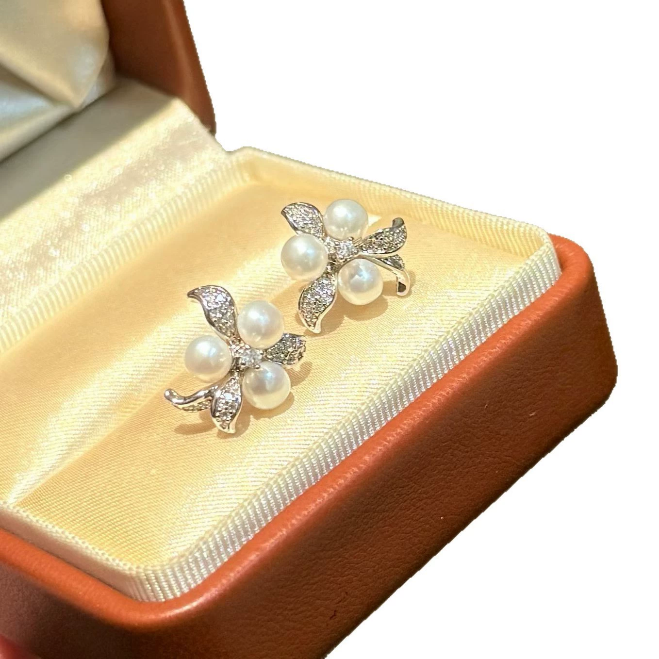Timeless Bloom Button Pearl Freshwater Pearl Earrings