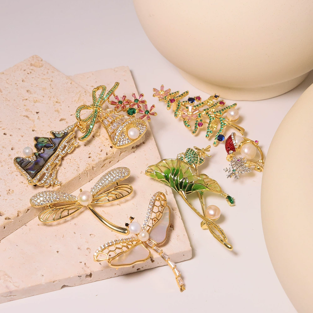 Freshwater Pearl Gold-Plated Brooch
