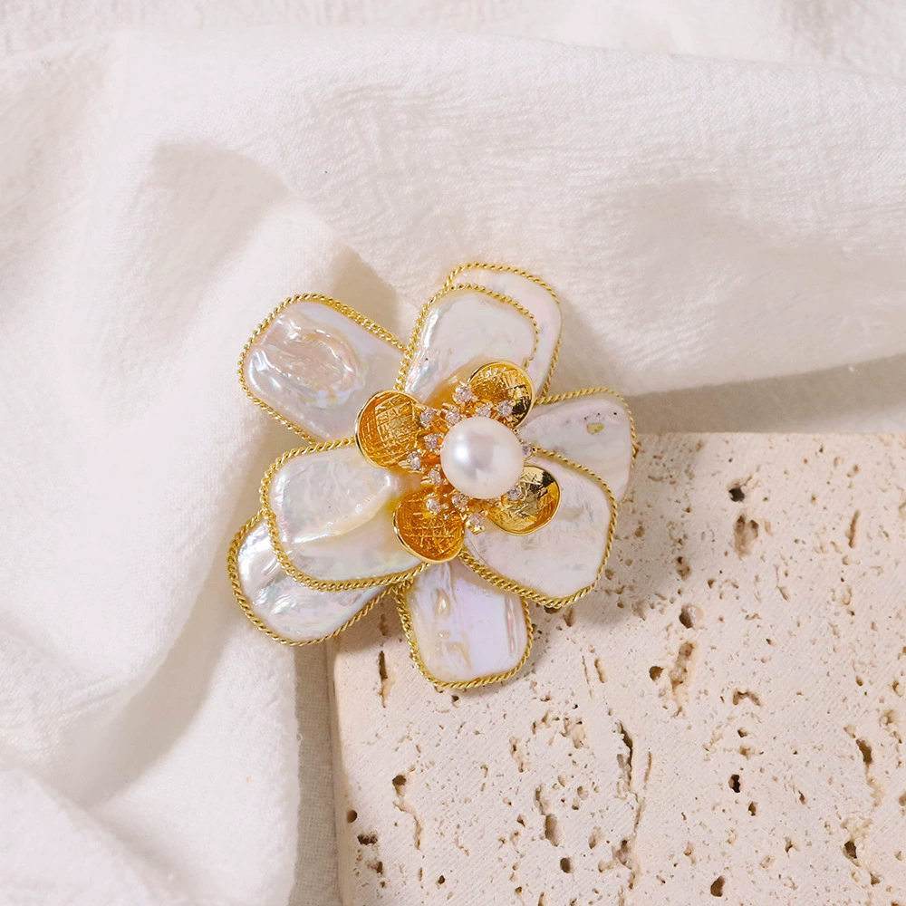 Freshwater Pearl Dog Motif Brooch