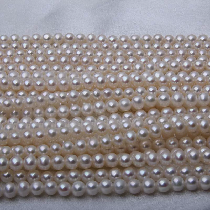 Quiet Elegance Freshwater Pearl Necklace – 6mm