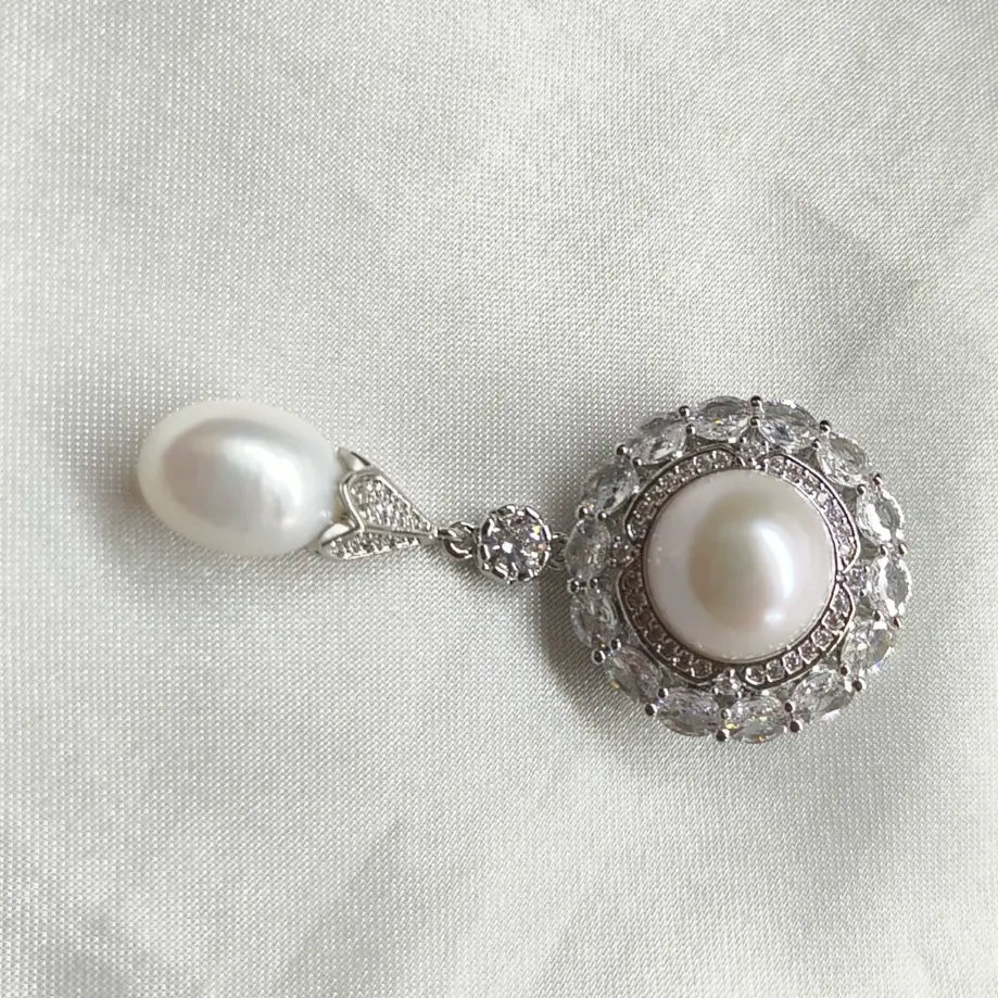 Soft Radiance Teardrop Freshwater Pearl Brooch – 11-12mm