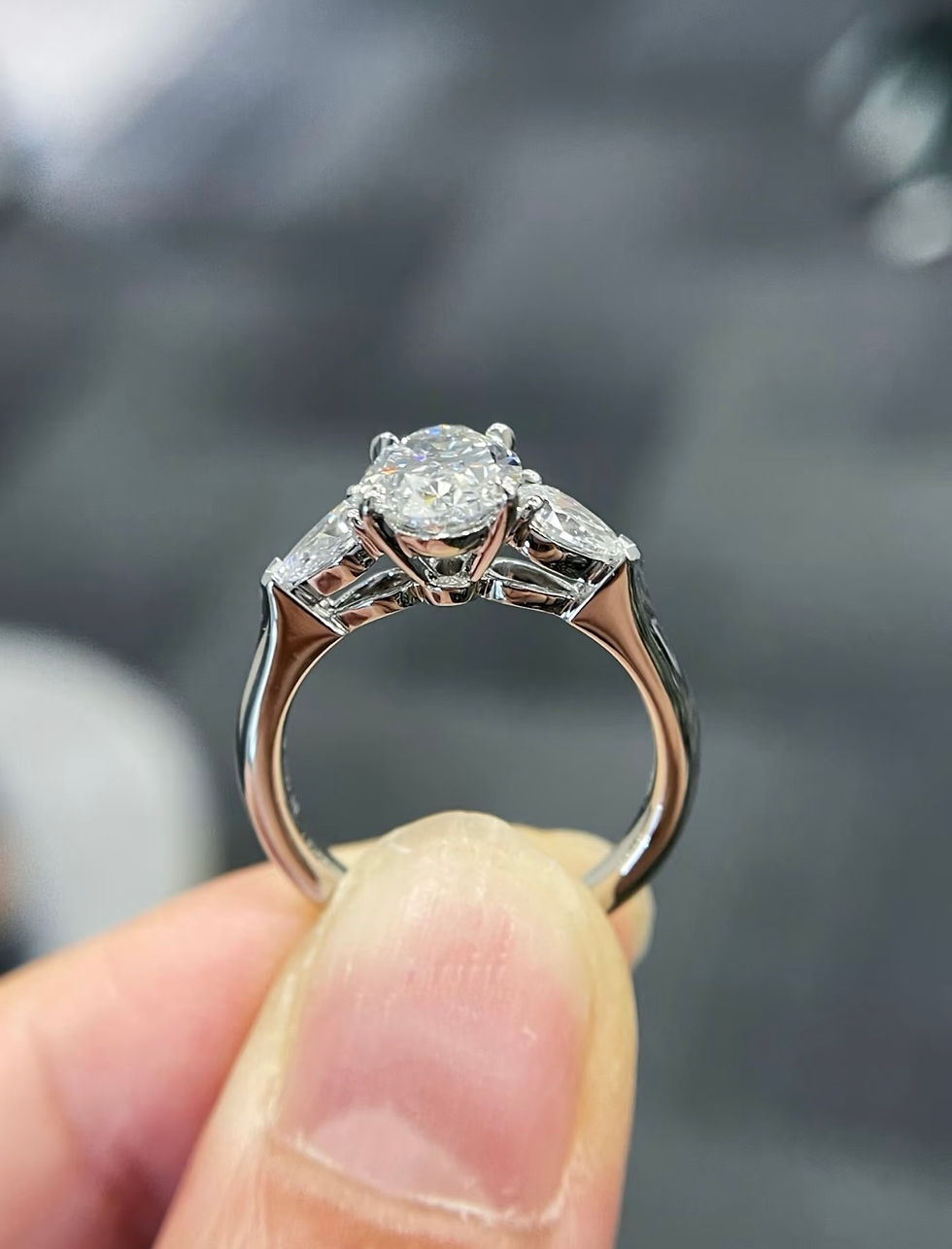 (DEPOSIT LINK) Lab-grown diamond - Oval Three stone - image 2