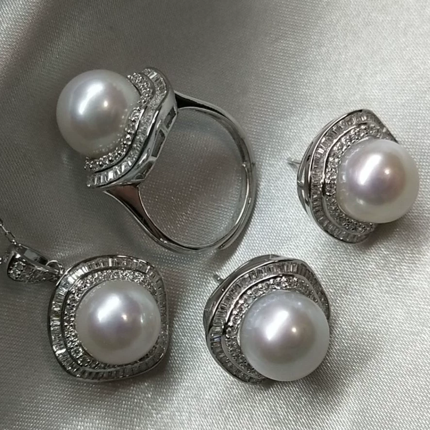 Gentle Halo Freshwater Pearl Stud Earrings