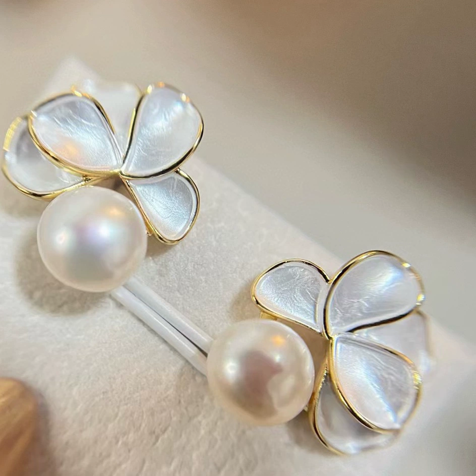 Serene Lustre Button Pearl Freshwater Pearl Stud Earrings
