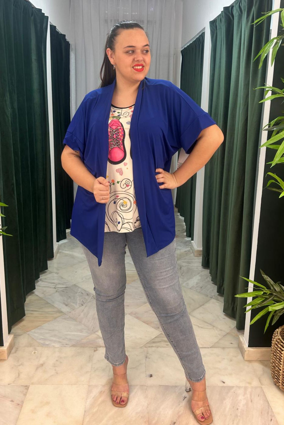 Sličica: Elena Kimono