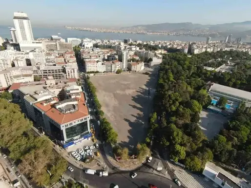 Basmane’de U Dönüşü: İzmir Büyükşehir Binayı Kendi Yapacak"