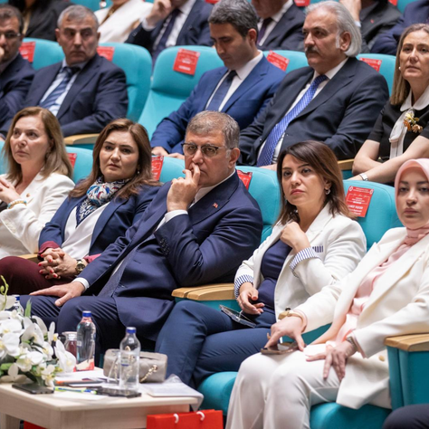 Cemil Tugay’dan Eşitlik Vurgusu: “İzmir’in Mirasını Daha İleriye Taşıyacağız”