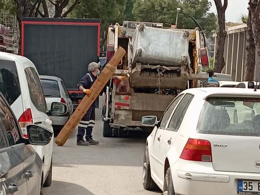 Bergama Çarşısında Trafik Çilesine 'Çöp' Darbesi: Vatandaş Gece Mesaisi İstiyor