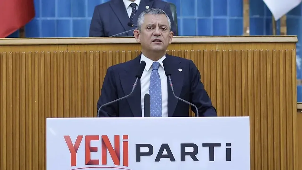 Özgür Özel’den Cemil Tugay’a gönderme: “Satıp gidenler haindir, haindir”
