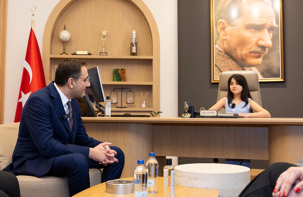 23 Nisan'da Koltuklar Geleceğe Emanet: İzmir'in Yeni Başkanları Görev Başında!