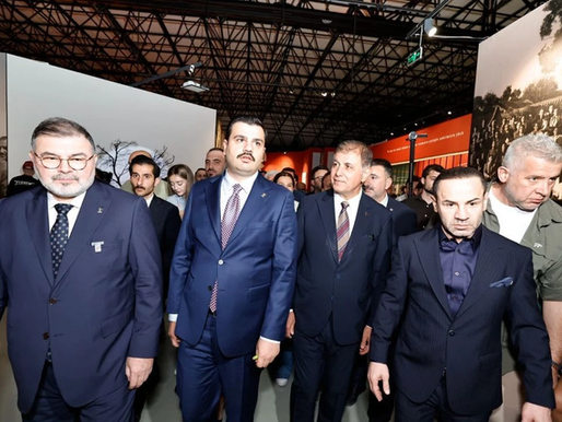 İzmir siyaseti Nâzım Hikmet sergisinde buluştu!