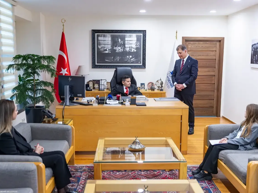 İzmir’de 23 Nisan Geleneği: Çocuklar Makama Geçti, Taleplerini Sıraladı