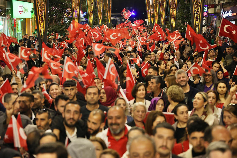 Menemen'de Binler, Cumhuriyet Aşkıyla Yürüdü