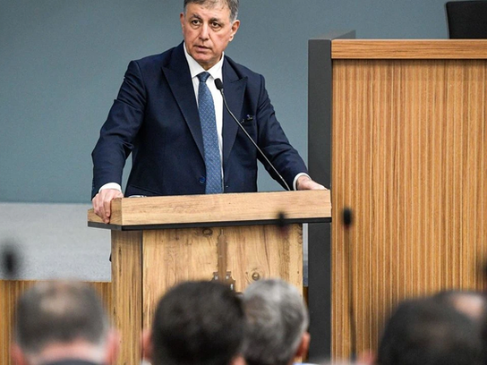 Cemil Tugay’dan Çöp Zirvesi: “Sorunu Kökten Çözeceğim!”