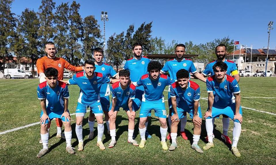 Foça bir hafta aradan sonra liderliği geri aldı. Foça Belediyespor - Güzeltepe Gençlerbirliği 3-0