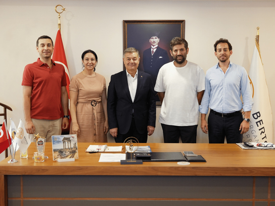 Bergama'da Sanat Rüzgârı Yeniden Esecek: Tiyatro Festivali 7. Kez Perdelerini Açıyor