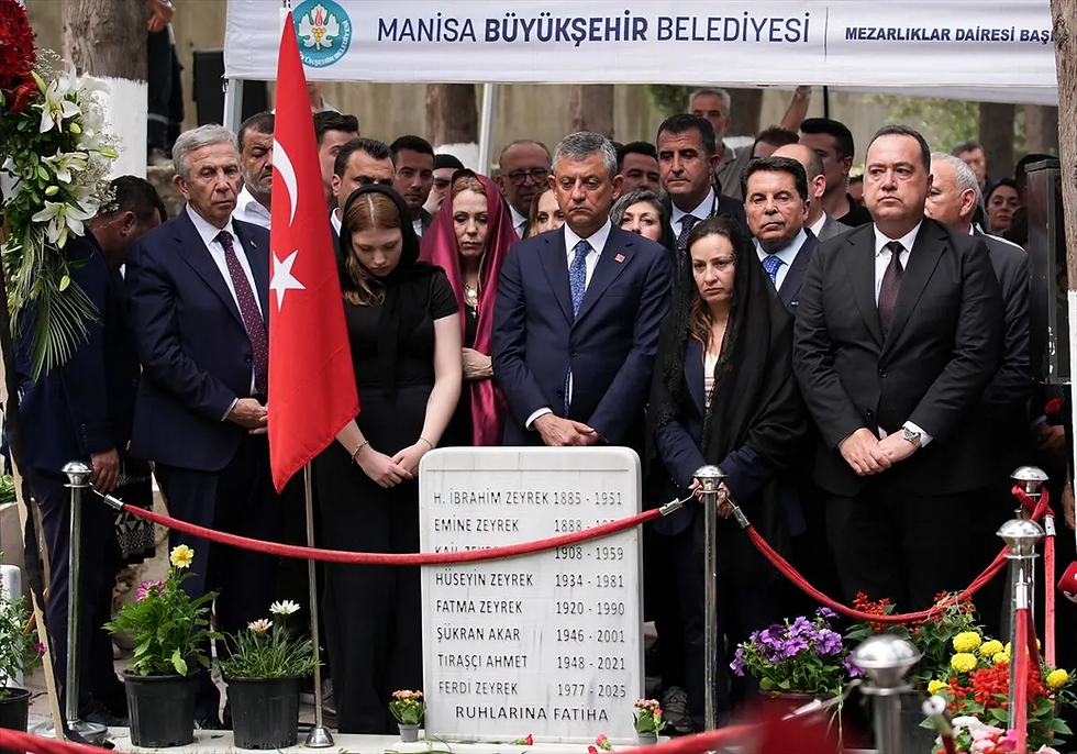 Ferdi Zeyrek vefatının birinci yılında düzenlenen törenle anıldı: Gözyaşları sel oldu