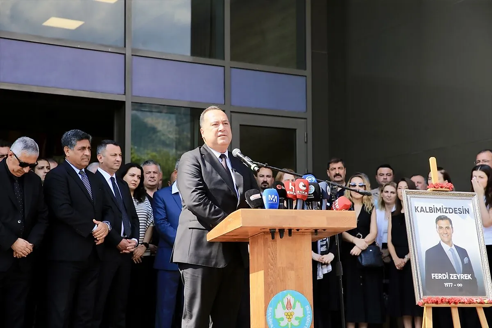 Ferdi Zeyrek vefatının birinci yılında düzenlenen törenle anıldı: Gözyaşları sel oldu