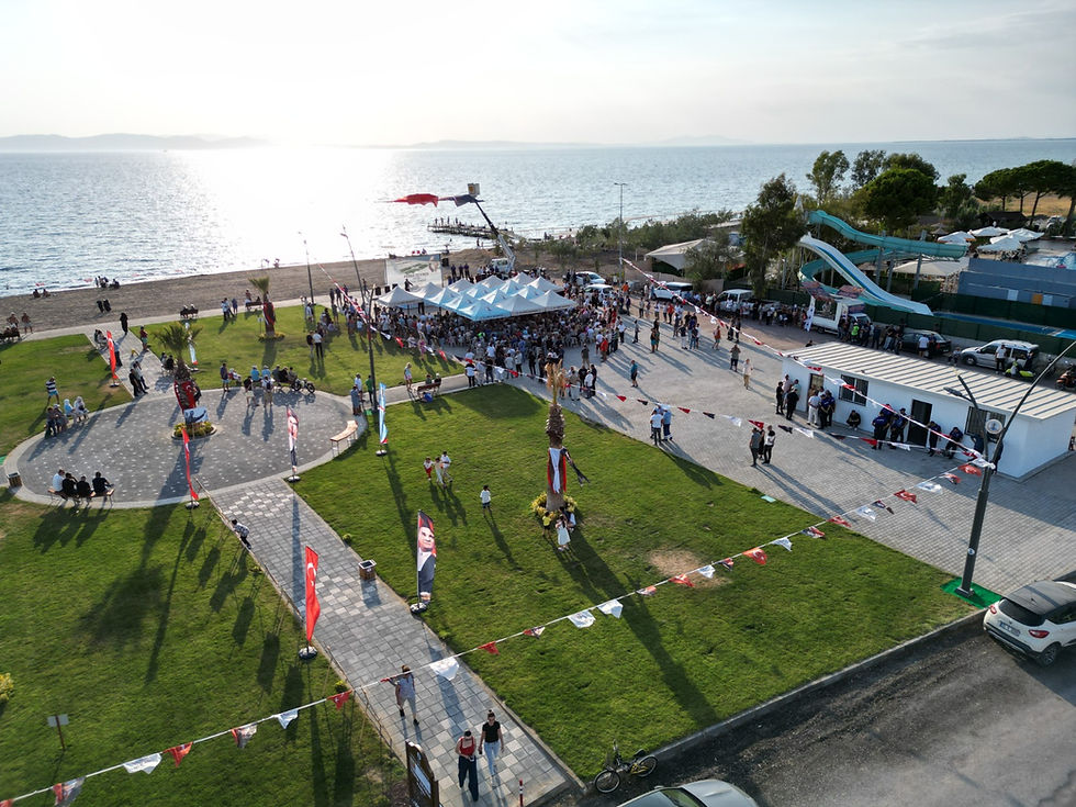 Dikili’de Ferdi Zeyrek Parkı Açıldı