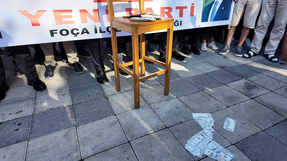Yeni Parti Foça İlçe Başkanlığı açılışında protestolar. Foça, “Saniye istifa” sesleriyle inledi