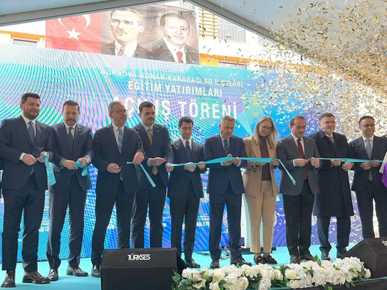 İzmir'e 1 Milyar TL'lik Eğitim Müjdesi: 3 İlçede 20 Okul Birden Açıldı!