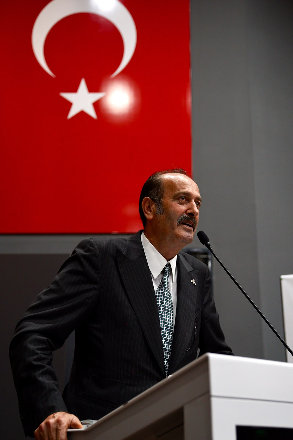 Tamer Osmanağaoğlu Bergama Kongresi'nde konuştu: "Terörsüz Türkiye, Türk milletinin sahiplendiği milli bir mefkuredir."