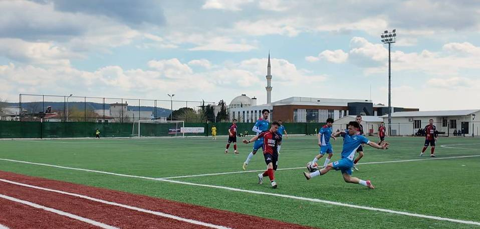 Amatörde zirvenin kalbi Bergama’da attı: Bergamaspor 2, Foça Belediyespor 1