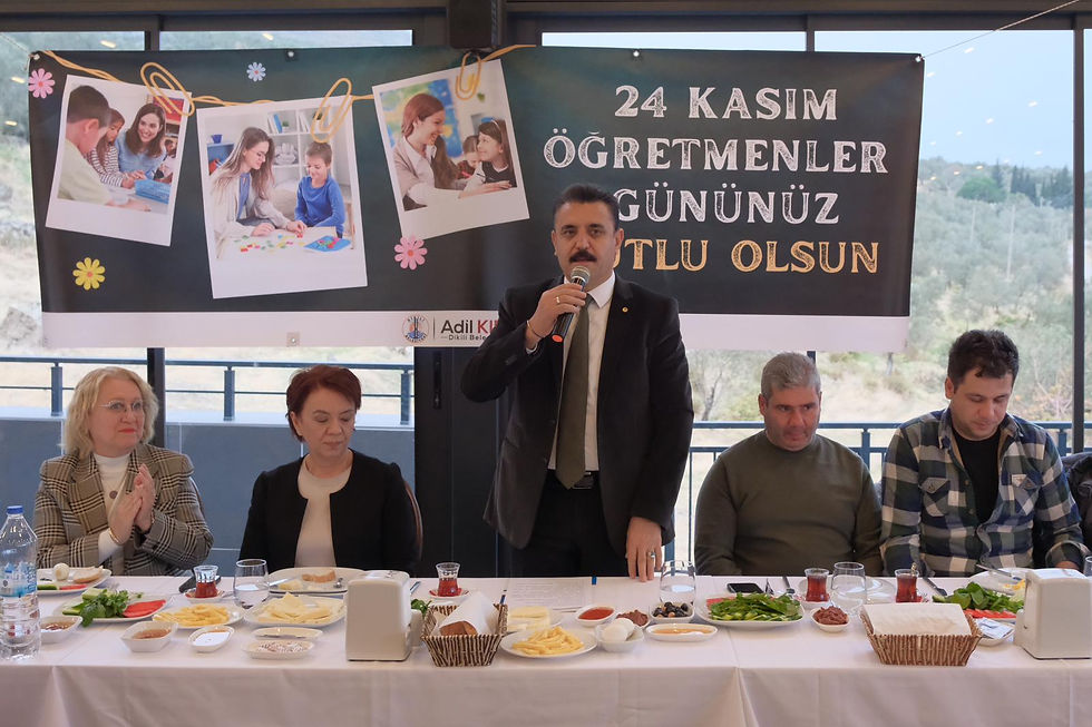 Dikili Belediye Başkanı Adil Kırgöz'den öğretmenler günü buluşması