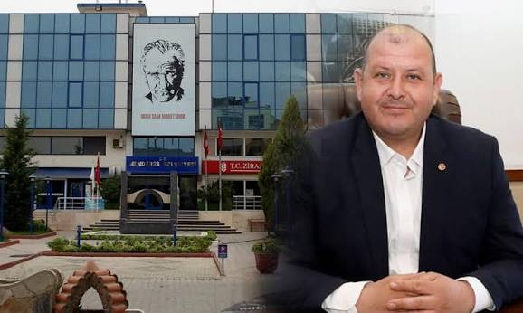 Menderes Belediyesi'ne Operasyon: Başkan İlkay Çiçek Dahil 16 Gözaltı Kararı