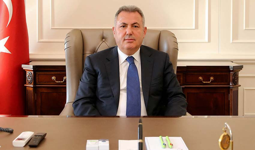 İzmir'de yangın: İki mahalle tahliye edildi, Vali Elban 'Bir kısım evlerin yandığına dair bilgi var' dedi