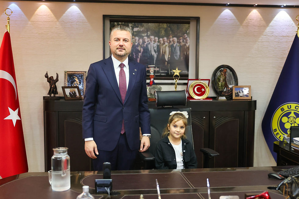 23 Nisan'da Koltuklar Geleceğe Emanet: İzmir'in Yeni Başkanları Görev Başında!