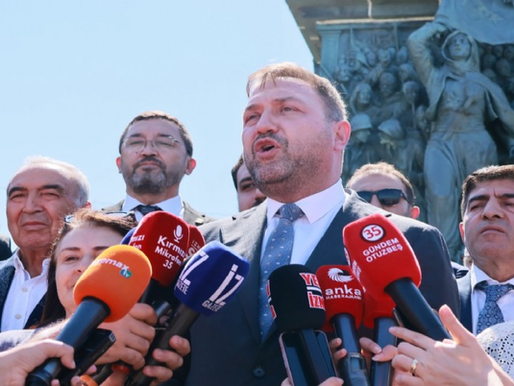 Utku Gümrükçü'den Net Mesaj: "CHP'den Ayrılan Herkes Siyasi Rakibimiz"