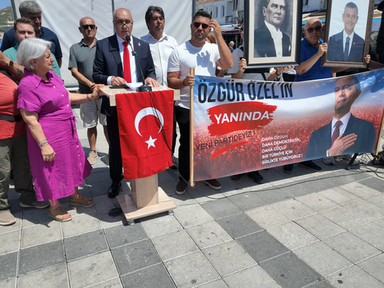 CHP Foça İlçe Örgütü'nden toplu istifa: Miting gibi açıklama