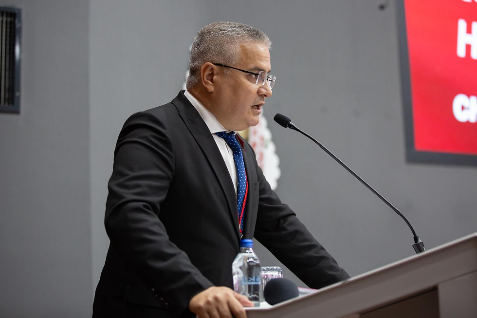 CHP Dikili’de kongre tamam: Emre Kırlı yeniden başkan