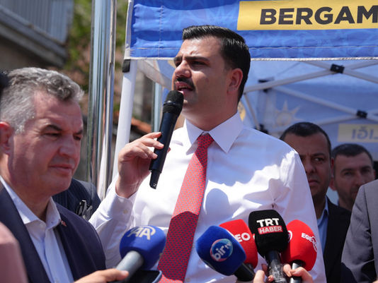 Eyyüp Kadir İnan Bergama’da İzmir’in oy oranını açıkladı: “Yüzde 16’lardan yüzde 40’lara geldik!”