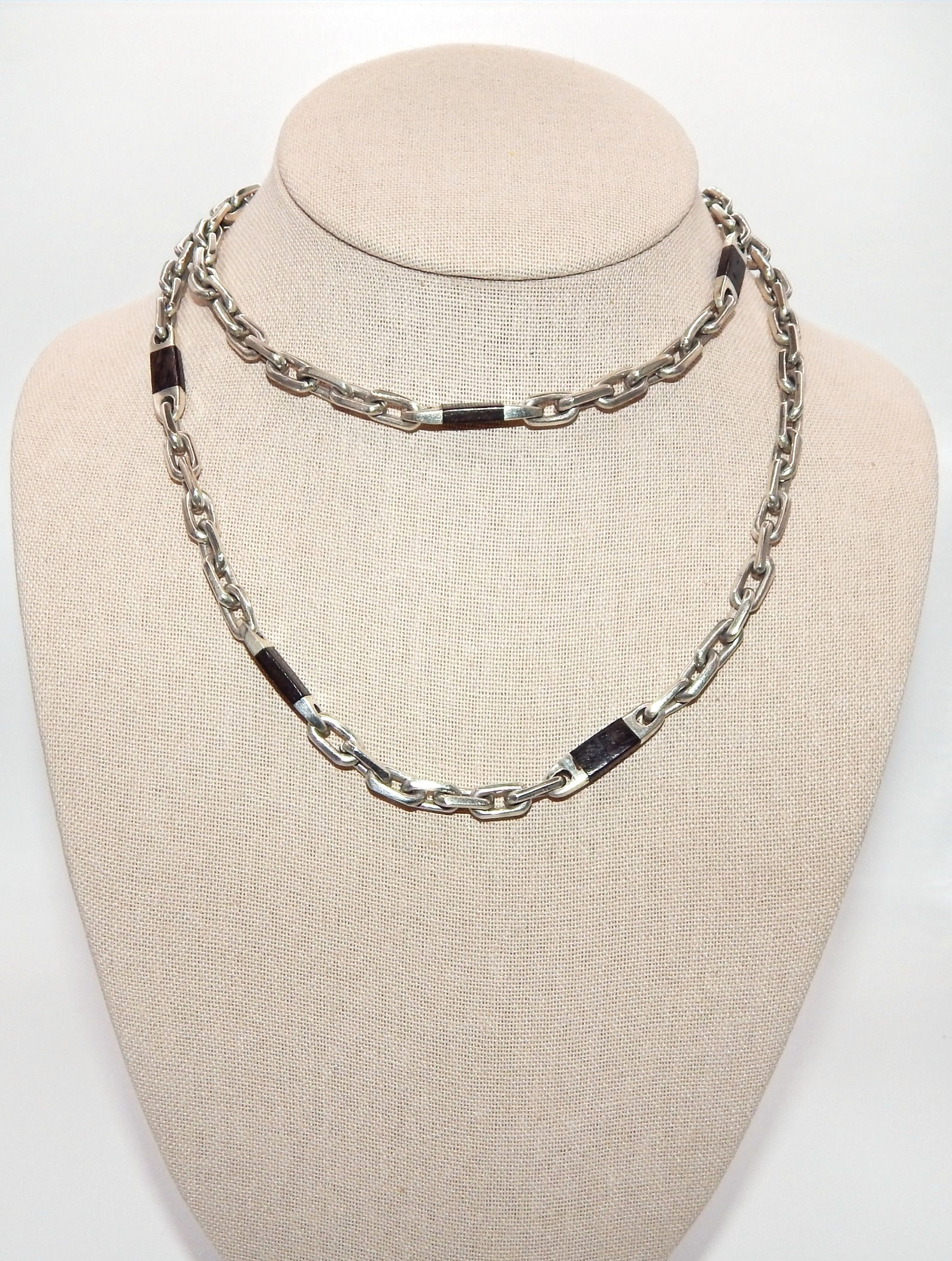 Sophisticated .925 Sterling Silver Link Necklace with Inlayed Ebony Accents