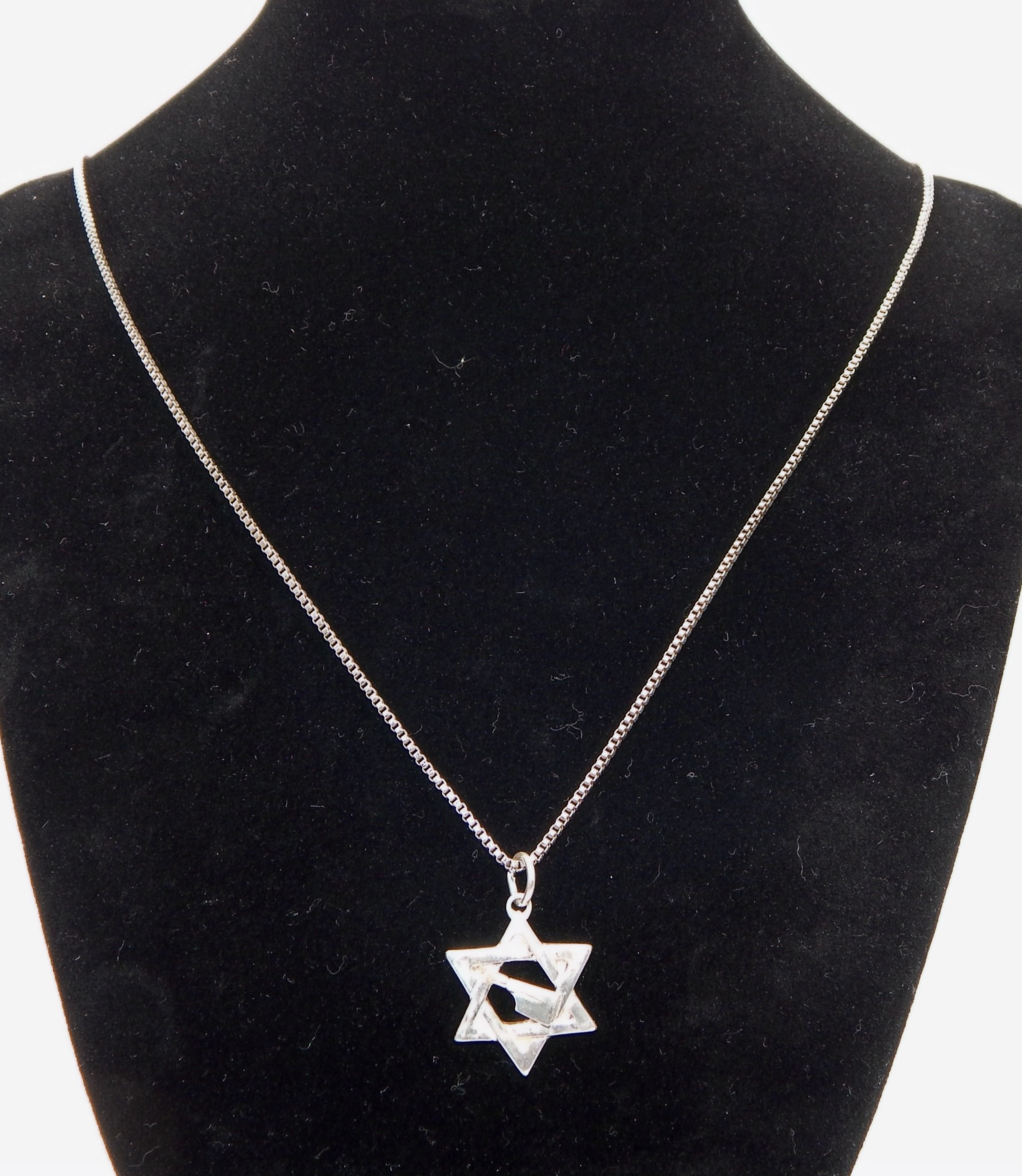 Elegant .925 Sterling Silver Necklace with Star of David Pendant