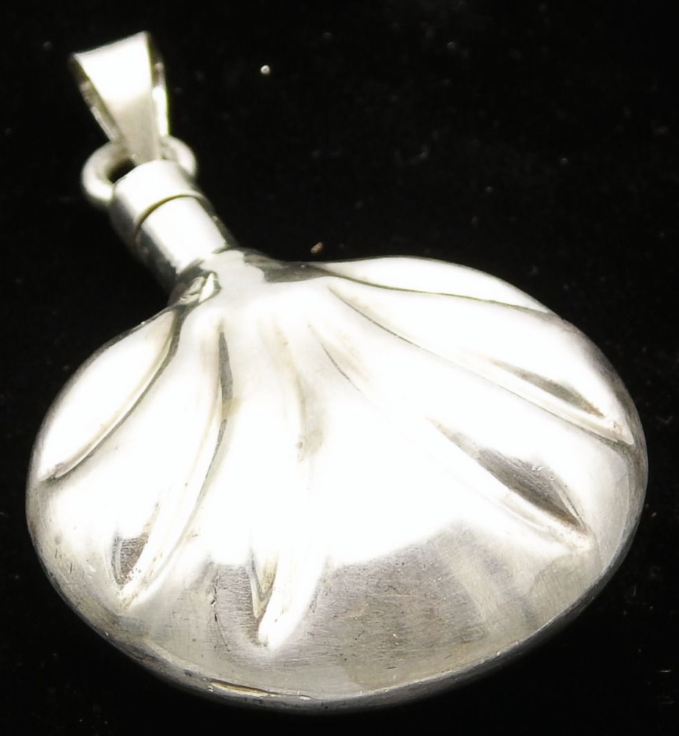 .925 Sterling Silver Puff Shell Pendant