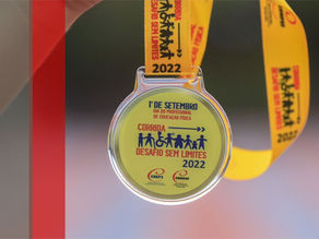 Medalhas da corrida Desafio Sem Limites: criação da Vocábulo UM