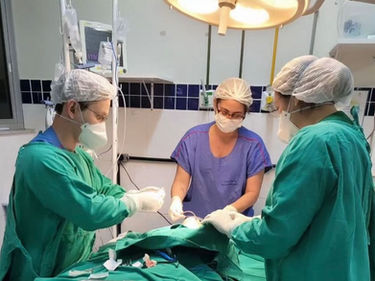 Competente equipe de UTI em ação no Hospital de São Gonçalo