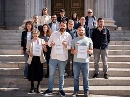 Per la titularitat pública de la xarxa elèctrica