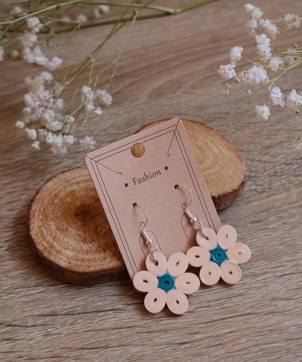 Miniature : Boucles d'oreilles Fleur Rose Poudré à cœur vert de pré en quilling - Fait main