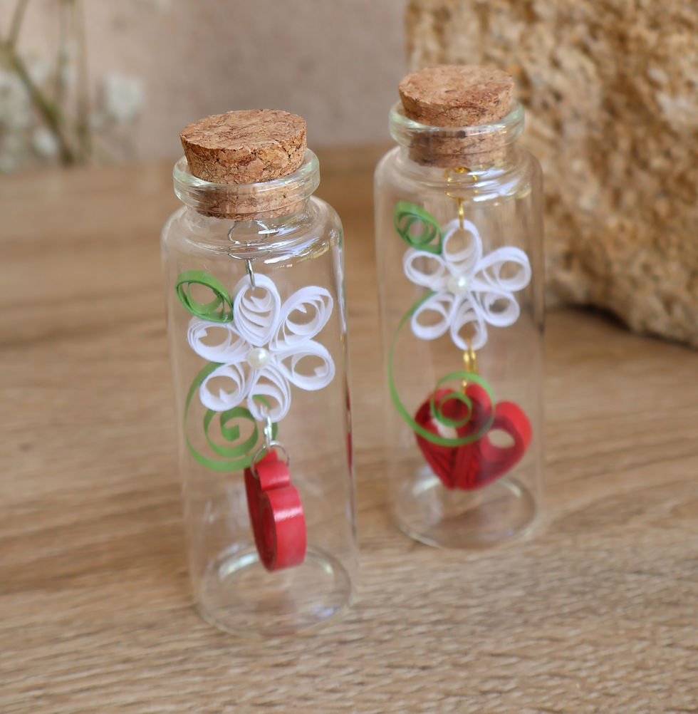 Miniature : Fiole cœur en quilling - Petit message poétique en verre  - Cadeau symbolique 