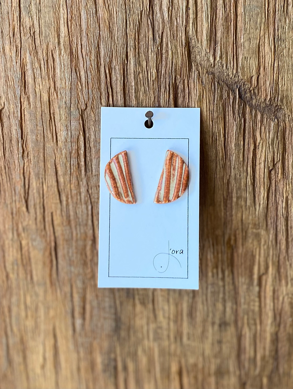 Brinco Pino Geométrico Meia Lua Textura Tronco Ferrugem