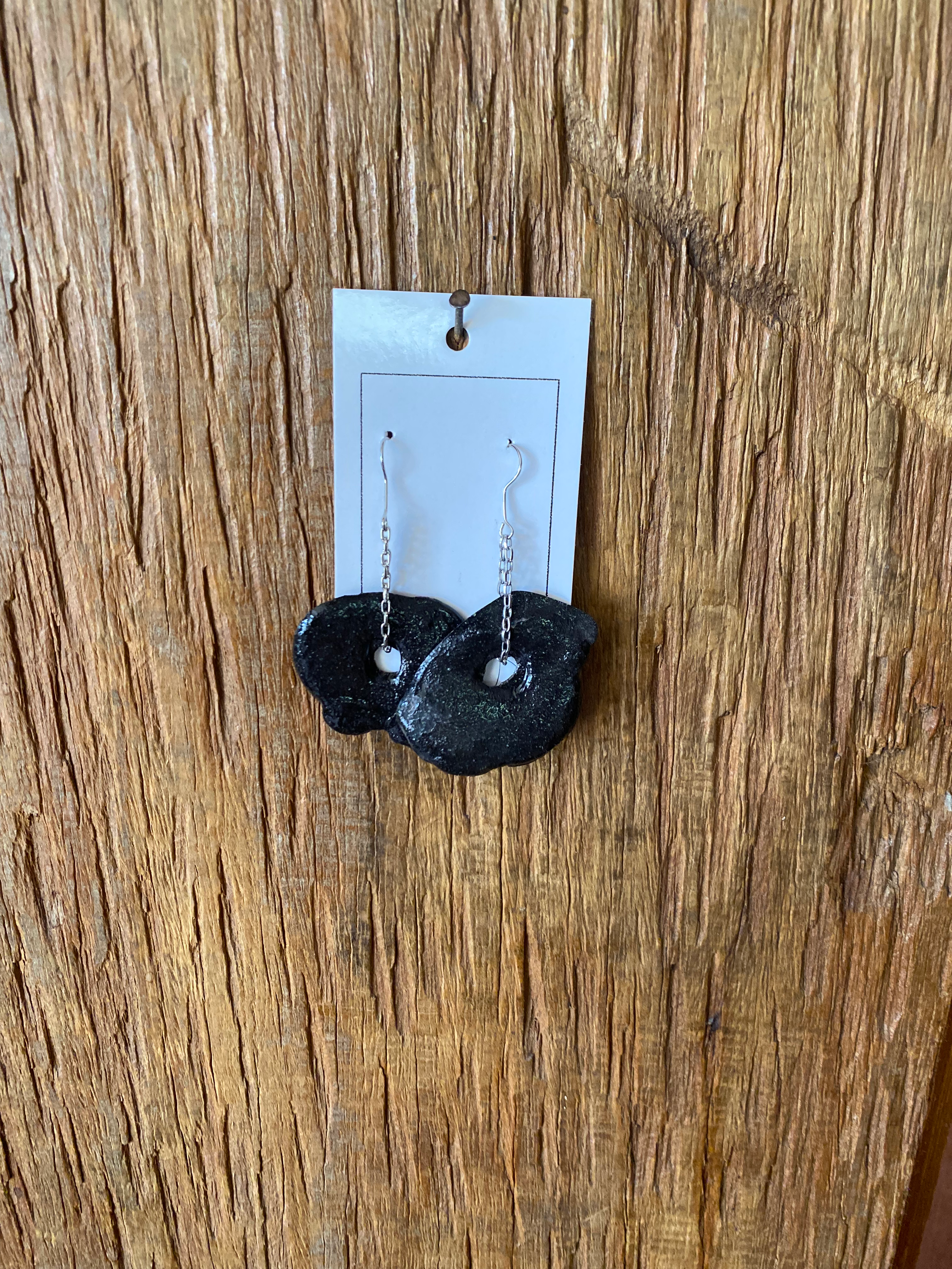 Brinco Anzol c/ corrente Prateado Ceramica Elo preto