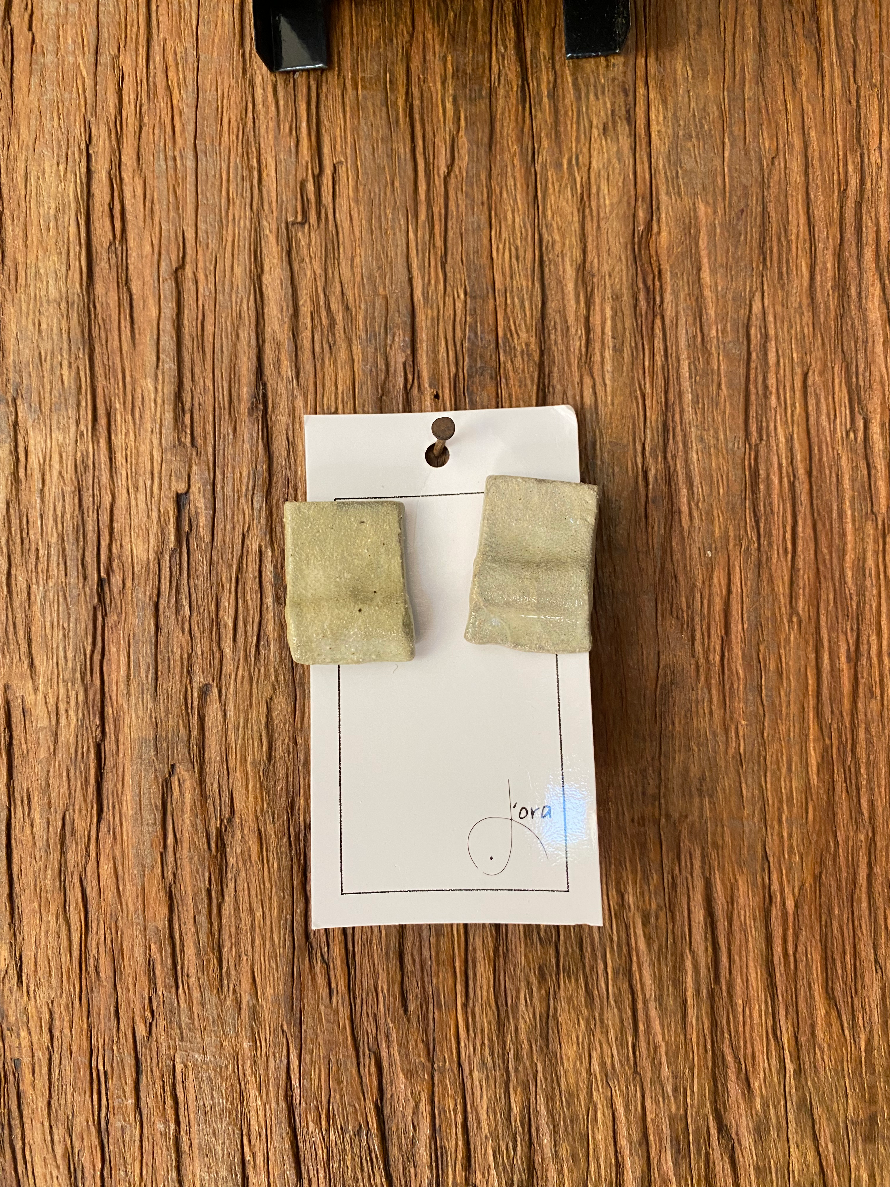 Brinco Pressão Geométrico  Cerâmica Retângulo Creme e verde Mescla