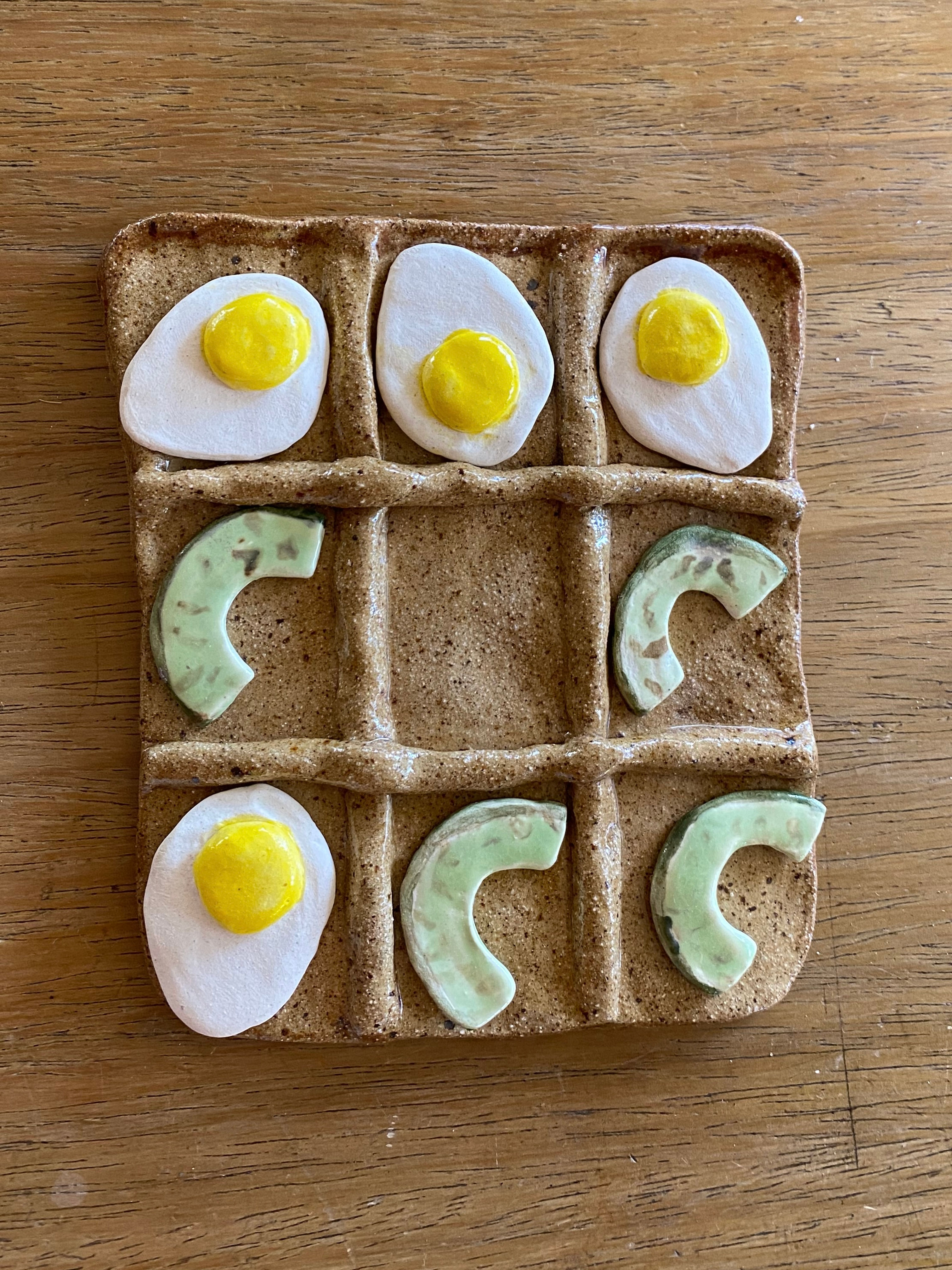 Jogo da Velha Tabuleiro Pão  de Sanduiche peças  Ovo e Pepino 