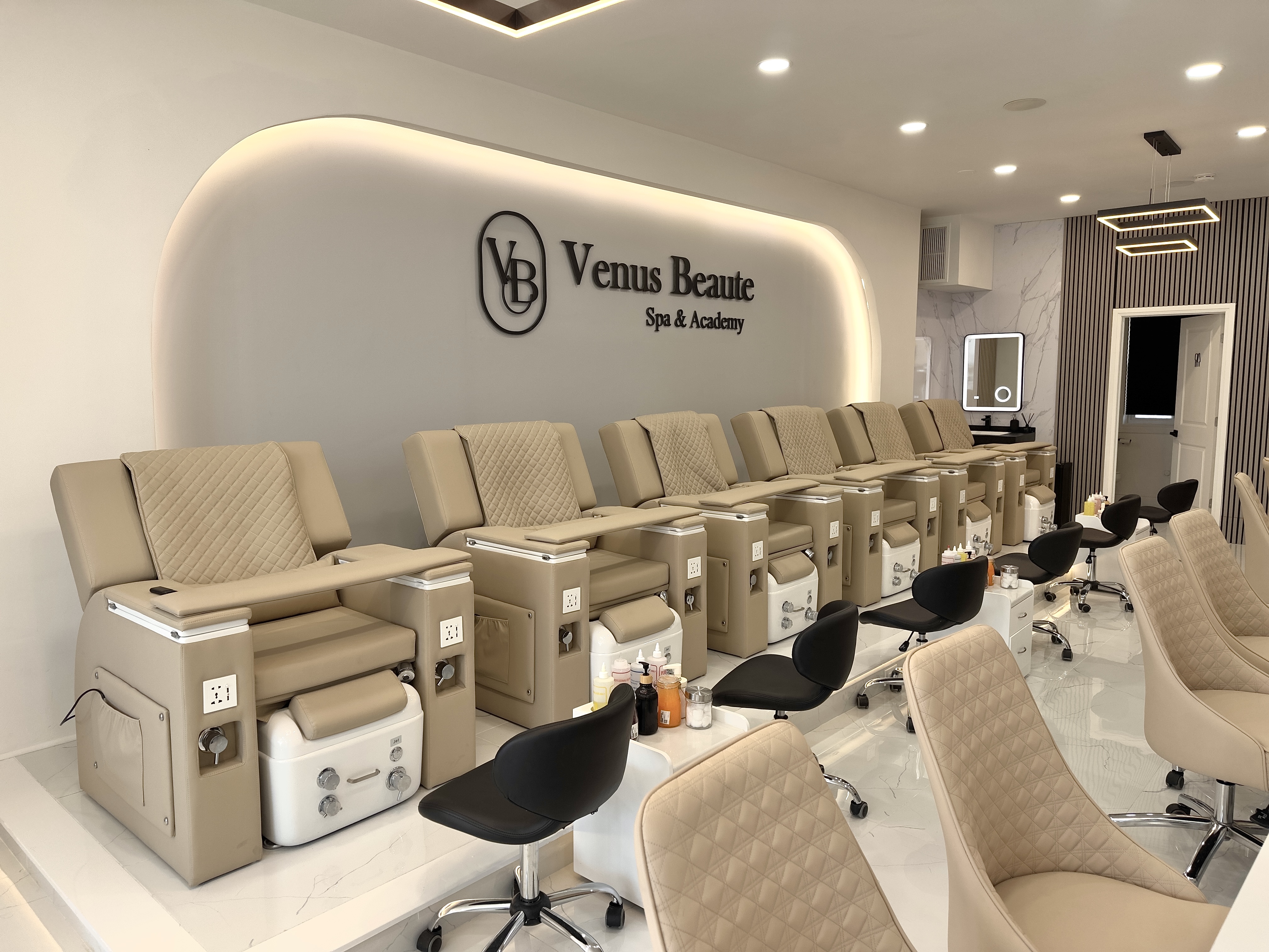 【fruitsalada】peu à beauté Hiru spa fruitsalada】peu à beauté Hiru spa Le studio beauté - 3522 rue