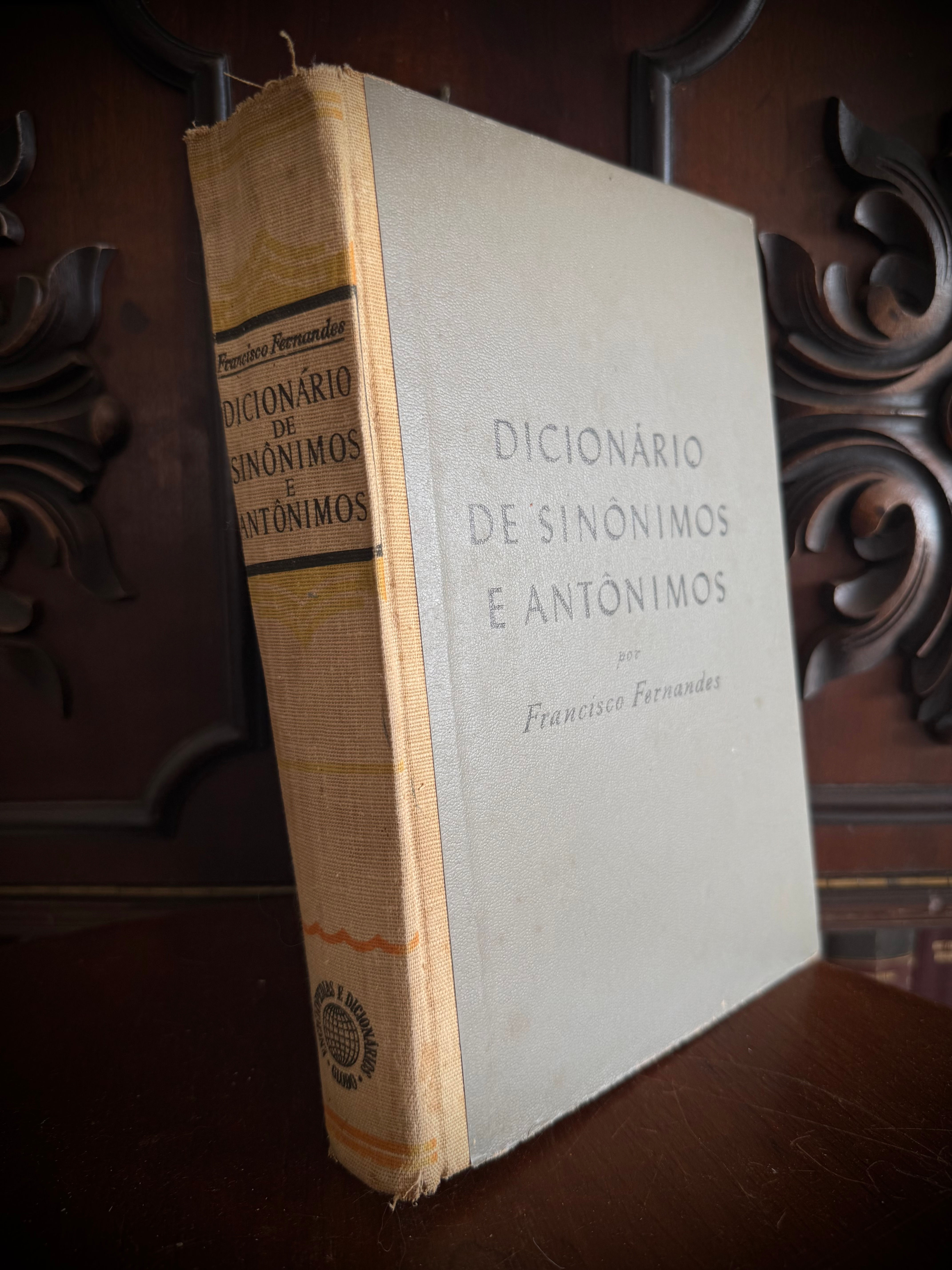 Dicionário de Sinônimos e Antônimos