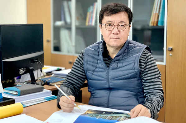 김동희 부사장님 프로필사진_원본.jpg